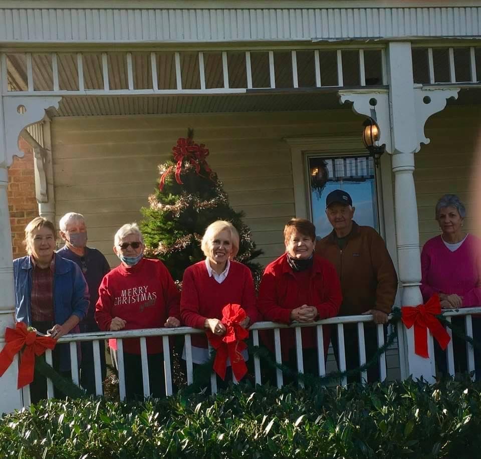 Shook-Smathers House Docents and Clyde High School Class of '66 volunteers